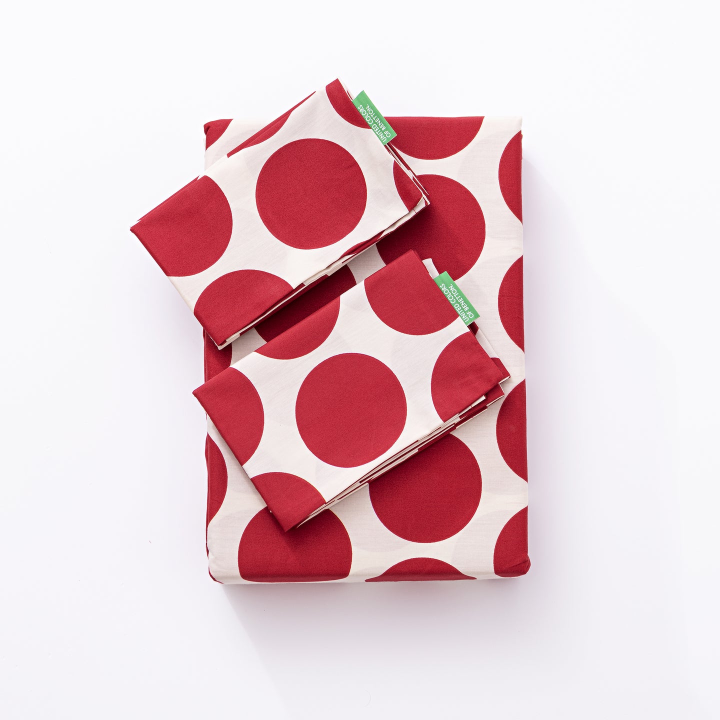 SET 4PZS FUNDA NORDICA KING: FUNDA NORDICA (250X230CM C/ 30CM DOBLADILLO) + SABANA BAJERA (200X200 C/ 30CM SOLAPA) + 2 ALMOHADA (50X80CM) 100% ALGODON 180TC PERCALE TOPOS ROJOS ESPAÑA-PORTUGAL FW23 BE